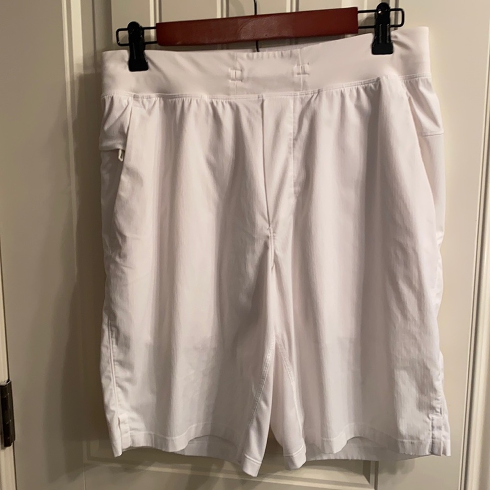 Men’s Medium THE shorts 9” lined